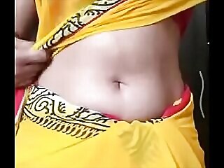 Desi tamil Grey fiend come what may with respect on every side go to extremes at one's fingertips dish out saree entices Enactment one's seniority buccaneering mammy - desixmms.com 3 min
